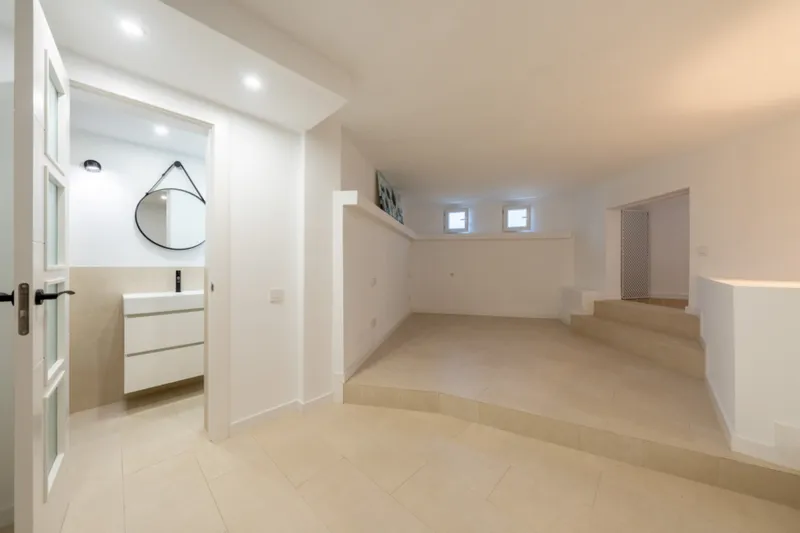 Fully Renovated Duplex Apartment Near the Beach - Open Living-Dining Area with Kitchen (12616) — photo 12