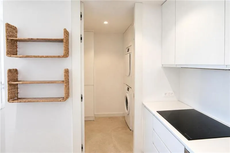 Semi-new penthouse in a residential complex with swimming pool in the Colegios area — photo 9
