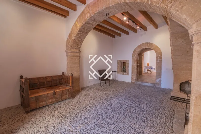 Charming townhouse for sale with tourist license in the old town of Alcudia, Mallorca — photo 7