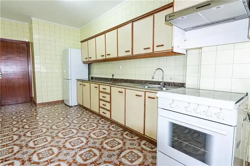 Piso junto a Paseo Mallorca. Amplio y luminoso piso de 130m2 aprox., cuenta con un gran salón-comedor con acceso directo a una terraza, la c — photo 7