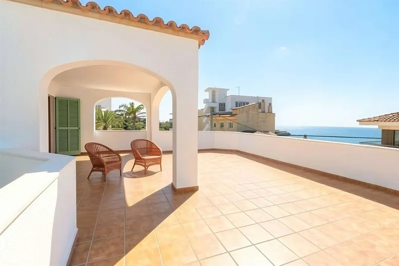 Seaside Living with a View—Exclusive Property in a Top Location — photo 2
