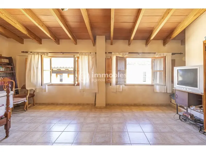 Discover this charming duplex townhouse in the picturesque municipality of Mancor de la Vall — photo 2