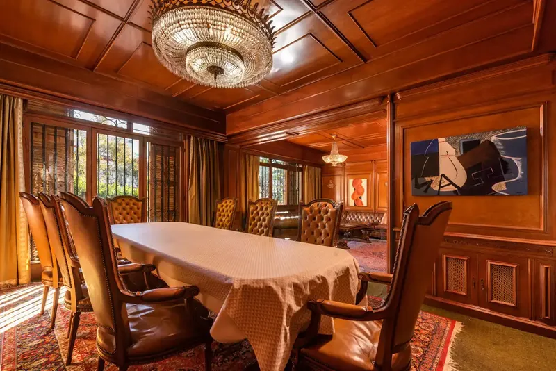 This beautiful classic Mallorcan style villa in Palma de Mallorca is located in a privileged and quiet residential area in the prestigious — photo 5