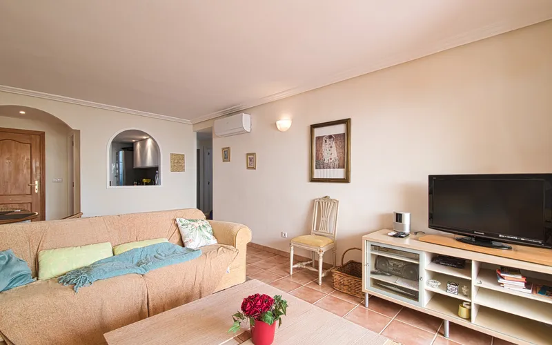 Garden apartment in a popular residential complex with a large pool, within walking distance of the ... — photo 8