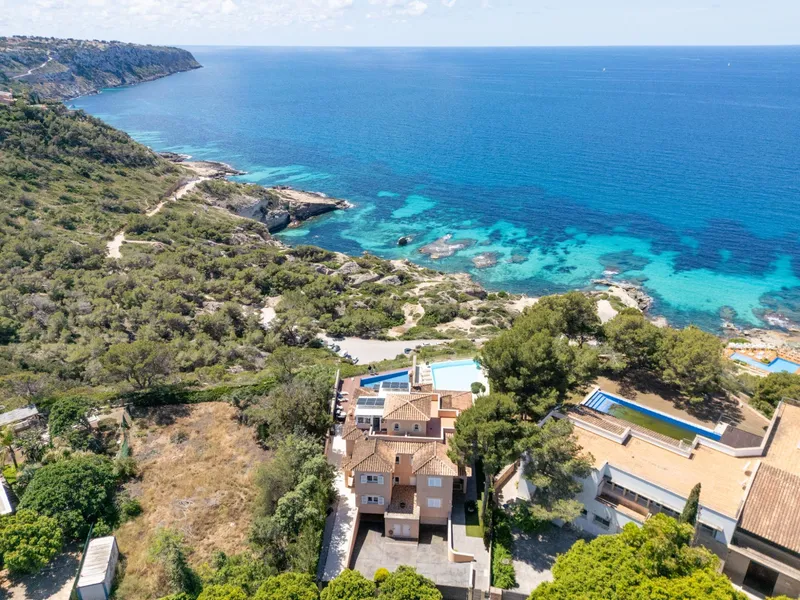 Exclusive Sale – Luxury Chalet with Infinity Pool in Puig de Ros — photo 3