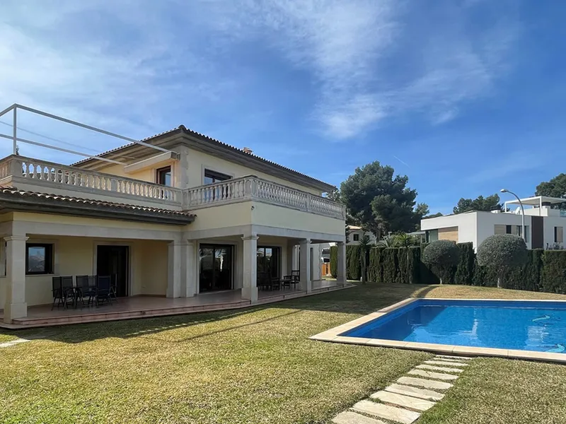 Splendid 4-bedroom villa with pool and sea views in the Santa Ponsa area — photo 1