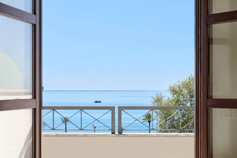 Long-term rental: Penthouse with terrace and sea views in Palma — photo 1