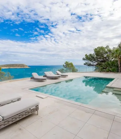 Mansion with access to the sea in Cala Vinyas — photo 1