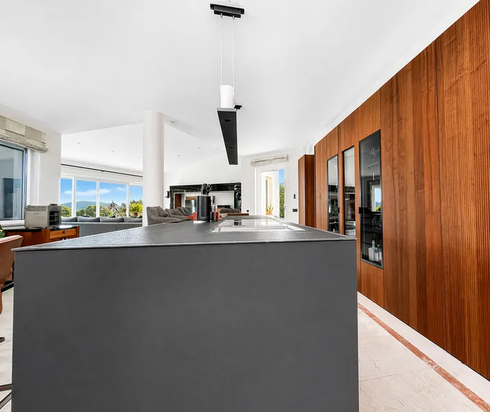 Magnificent and elegant villa with partial sea views in the exclusive area of Nova Santa Ponsa Mas — photo 9