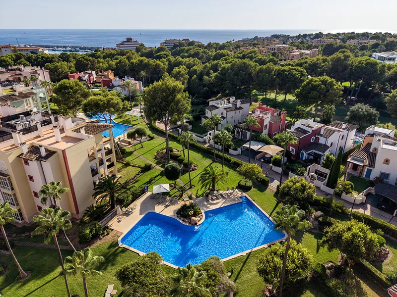 Detached villa with private pool and garden in an exclusive residential complex in Nova Santa Ponsa — photo 5