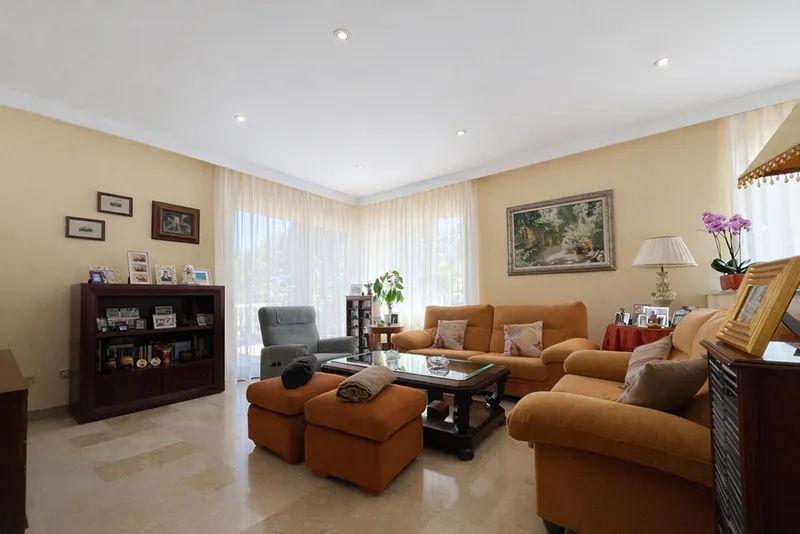 Spacious villa in Cas Català with partial sea views, an excellent location, and great potential — photo 7