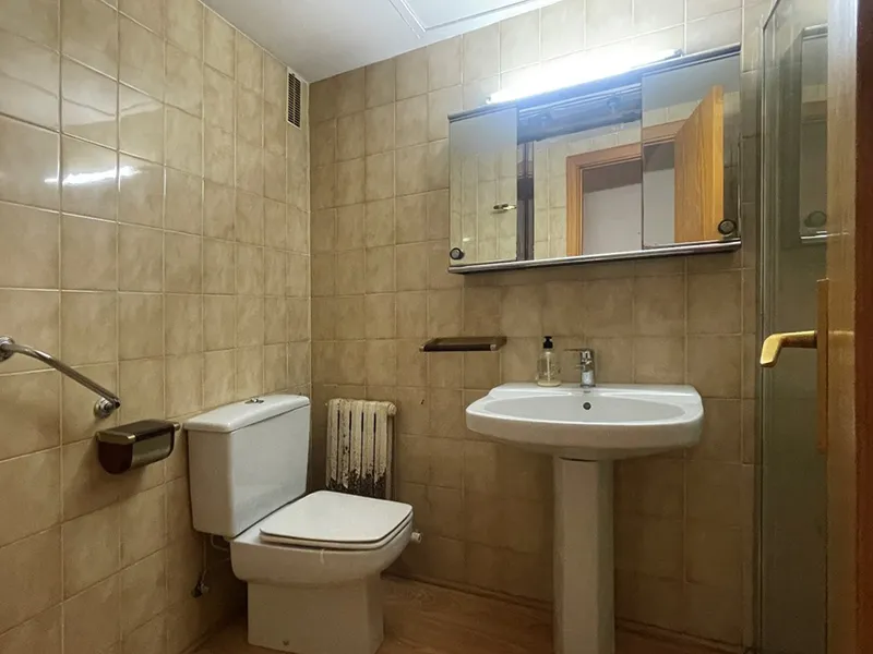 Spacious apartment with balcony, 3 bedrooms, 2 bathrooms, terrace, and elevator. Palma Old Town. — photo 10
