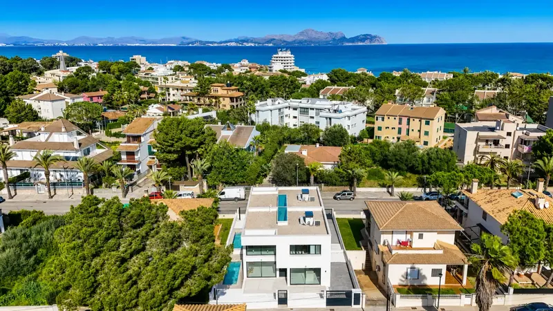 Exclusive first occupancy near the beach: two luxurious newly built semi-detached houses with private pool in Playa de Muro — photo 2