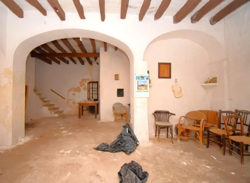 Interesting house for total renovation of 270 m² built in the old town of Muro, just a minute's walk from the — photo 3