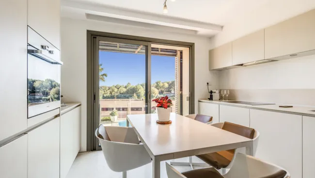 Modern luxury flat with exclusive atmosphere and communal pool — photo 6