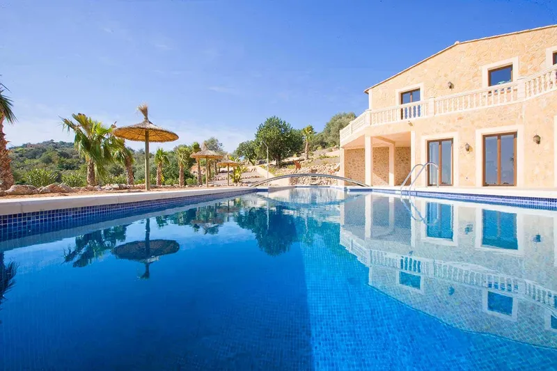 Luxury estate on 50,500 m² land for rent — photo 2