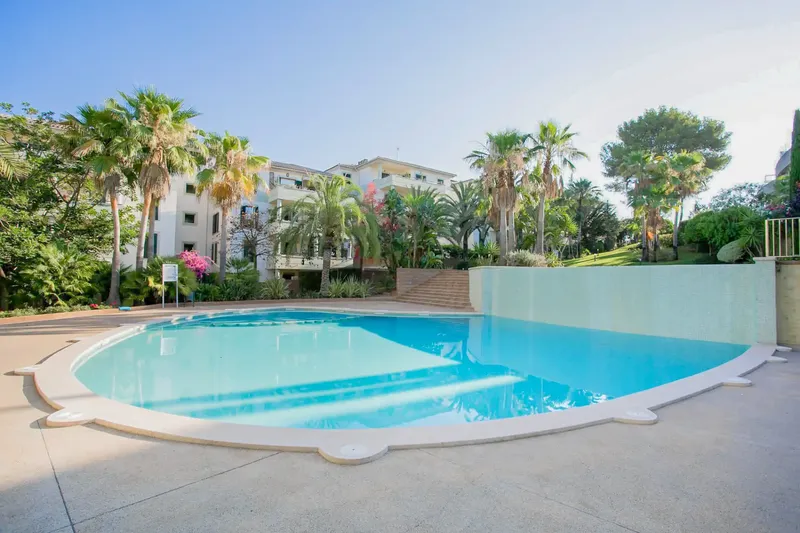 Apartment with Pool Close to the beach — photo 1