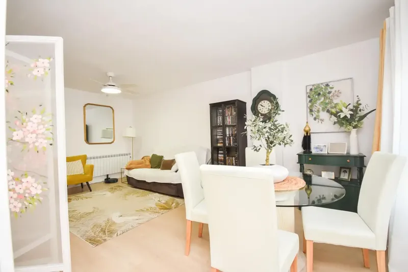 Discover this spacious and bright first floor apartment of 103 m2 in the quiet and sought-after area of Son Dameto, surrounded by all services — photo 6