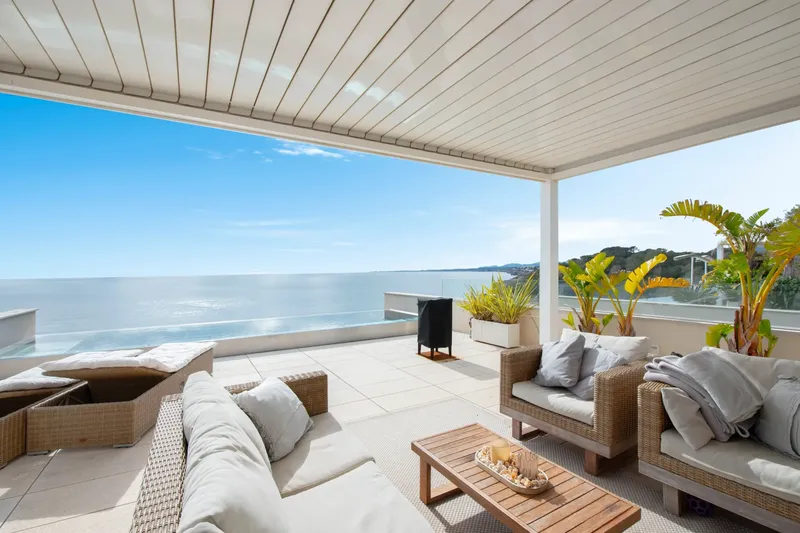 Modern chalet for sale on the frontline in Porto Cristo — photo 1