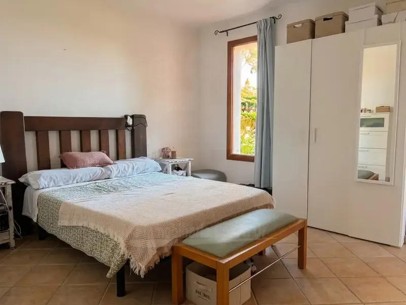 Exclusive ground floor apartment on the first line of the sea, with direct private access to Cala Ferrera beach. — photo 7