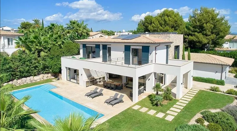 Five-bedroom contemporary designer villa with pool in Santa Ponsa — photo 1