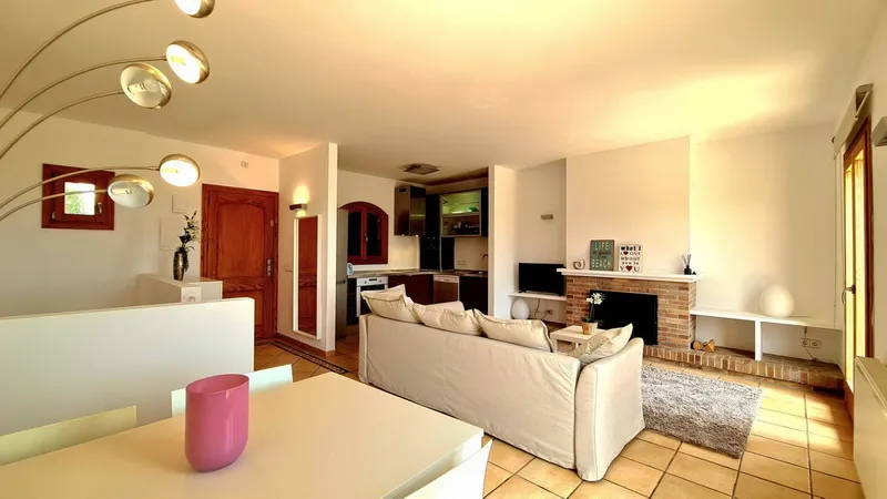 Sea view property in a quiet prime location — photo 2