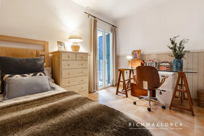 Renovated duplex apartment with spacious private terraces in Cas Català — photo 7