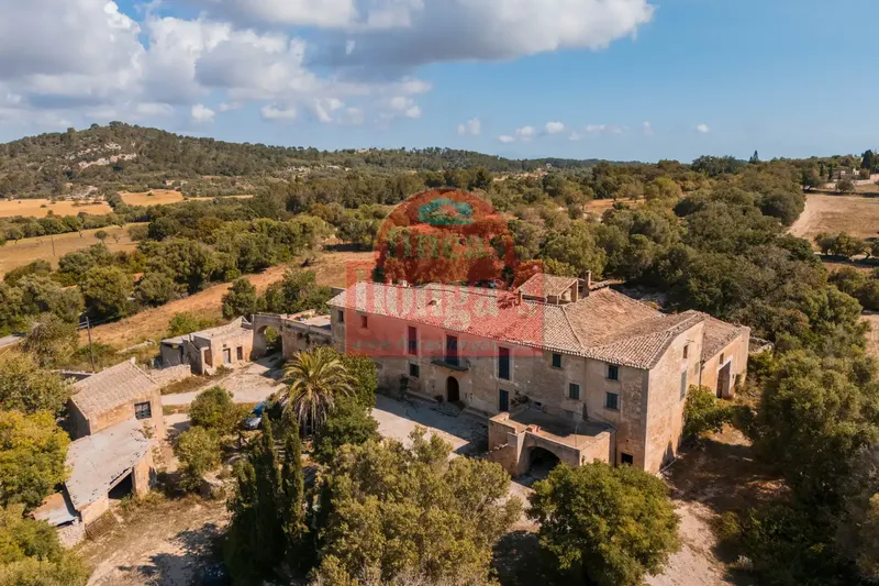 In the heart of the municipality of Algaida stands this emblematic 16th-century Mallorcan possession, considered a heritage of the — photo 4