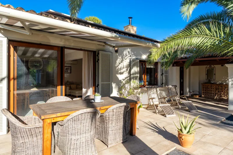 Charming villa with garden and pool in a sought-after location — photo 4
