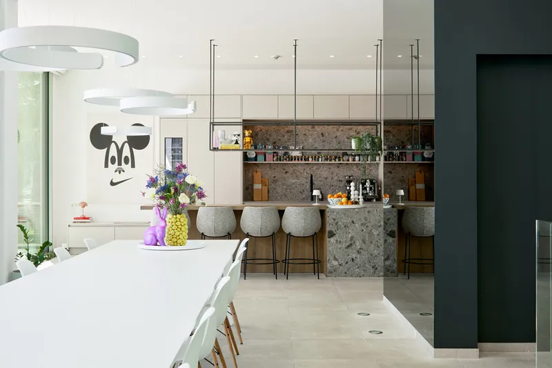 Exclusive: Modern villa with spectacular city and sea views! - Marcel Remus Real Estate — photo 11