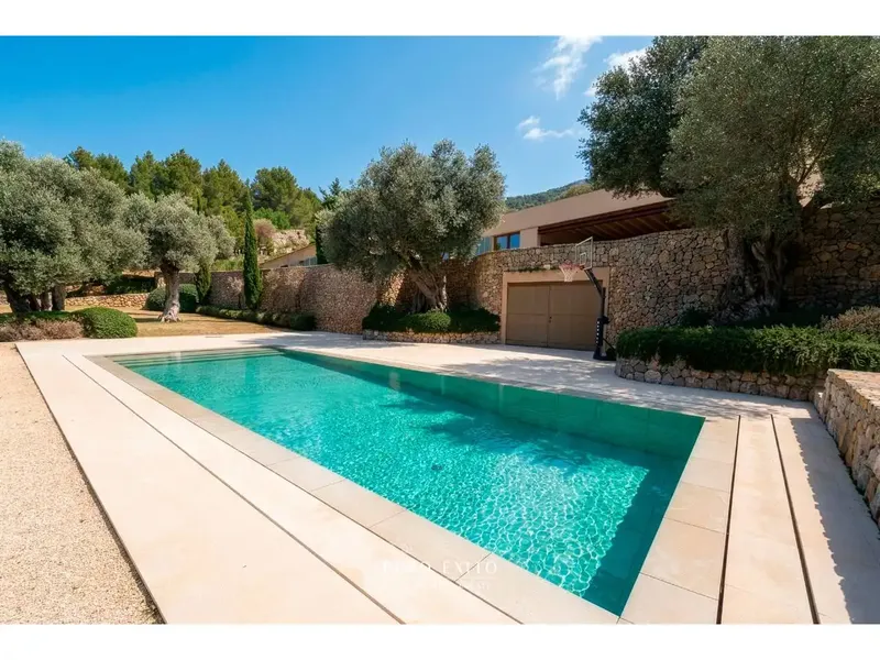 Located in the heart of the Sierra de Tramuntana, a UNESCO World Heritage Site, this property offers an exceptional combination — photo 3