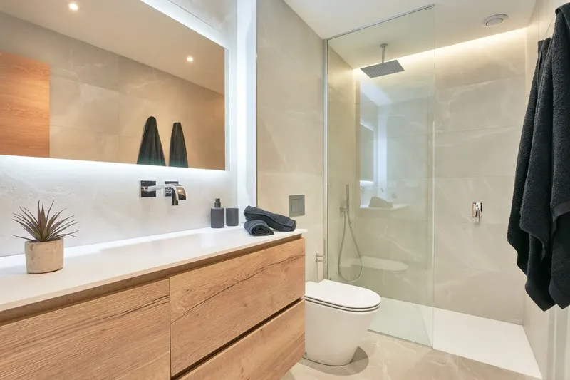 Modern townhouse with 3 bedrooms, garden, roof terrace, parking space and communal pool — photo 8