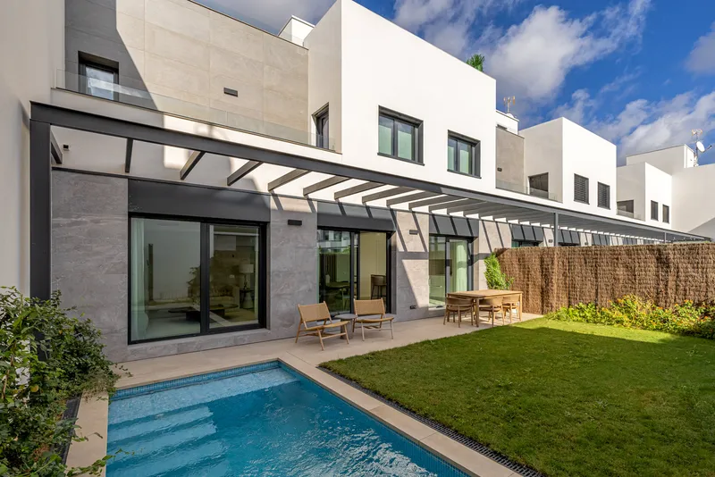 New build in Playa de Palma - terraced house with private pool and own roof terrace — photo 2