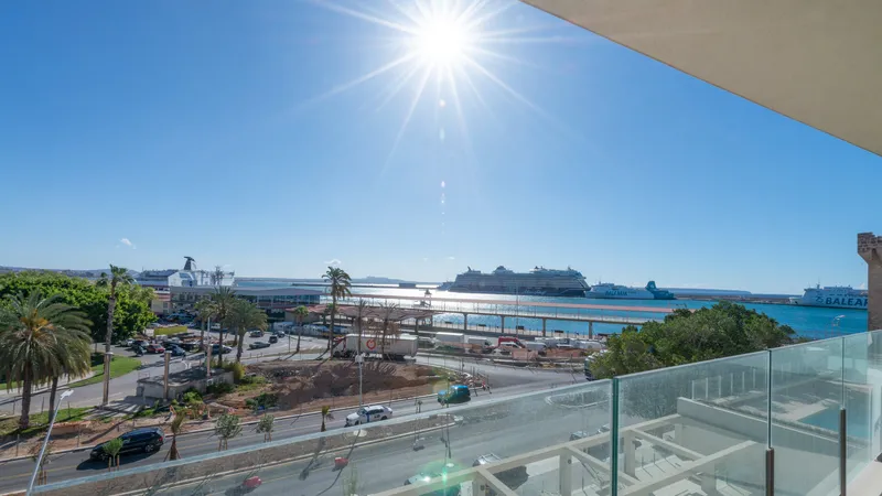 Fantastic new build apartment in Palma with sea and harbor views — photo 1