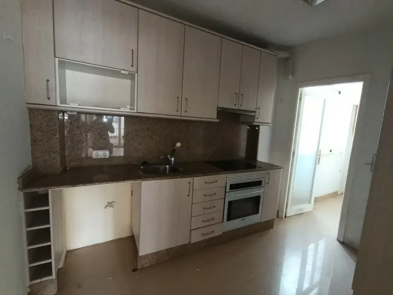 Piso con una situación inmejorable, a sólo 50 metros del Mercado del Olivar. Si te gusta vivir en el mismo centro de Palma, esta es una gran — photo 6