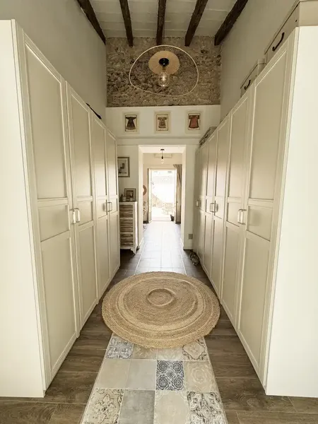 Charming ground floor in the heart of Llubi, just a few meters from the main road square and the village church, only — photo 1