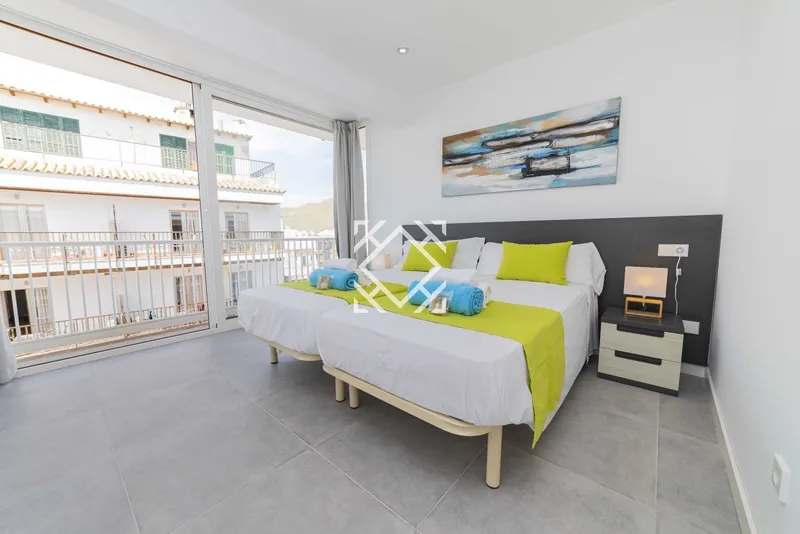 Luxury first line apartment with holiday license in Puerto de Pollensa, Mallorca — photo 12