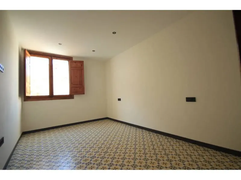 Total area 240 m², usable area 240 m², double bedrooms: 4, 3 bathrooms, condition: renovated — photo 11