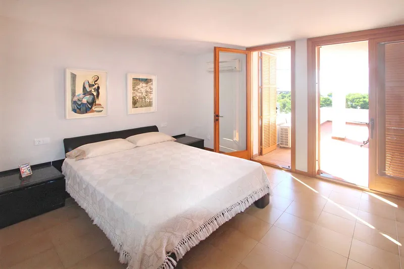 4-bedroom villa with pool and garden for rent — photo 8