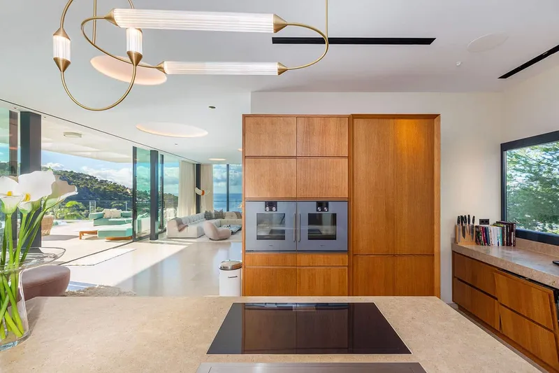 Villa of the highest class with fantastic sea views — photo 10