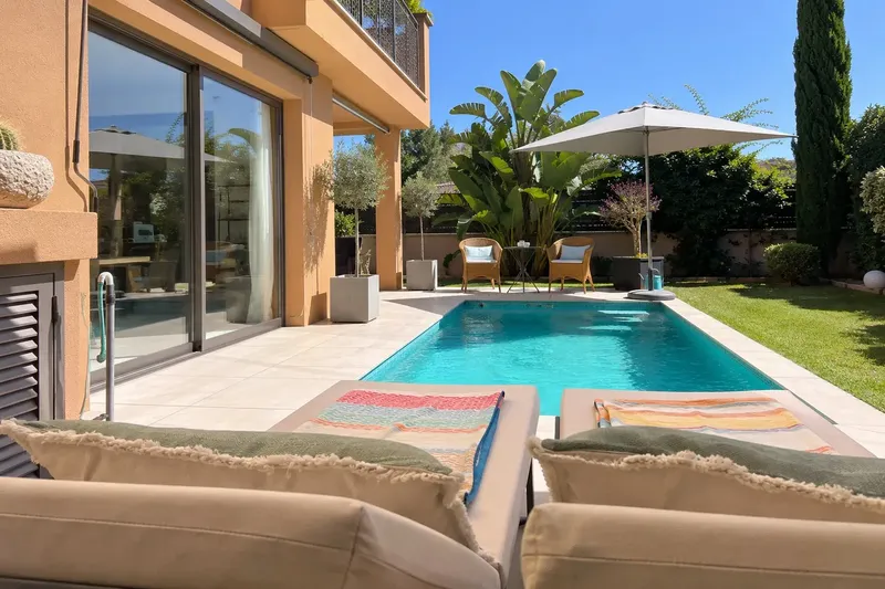 Newly built villa with 3 bedrooms, saltwater pool & roof terrace with sea views — photo 1