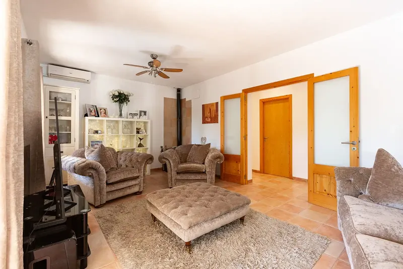 Spacious five-bedroom detached house in the quiet and sought-after residential area of Son Toni, with excellent views of the — photo 7
