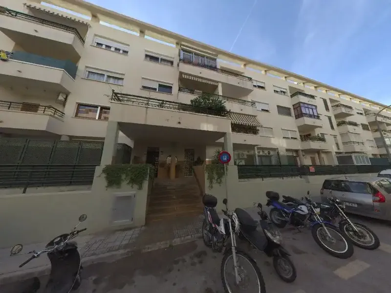 PISO EN SUBASTA de 120m2 construidos y 90m2 útiles. Consta de estar-comedor, tres dormitorios, baño, cocina, terraza y tendedero. El precio  — photo 1