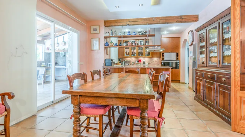 Charming villa for sale in Bahia Blava with pool and garden — photo 10