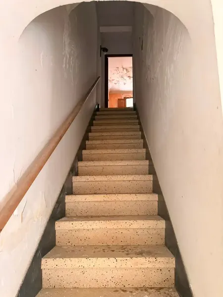 Two-storey house in Inca with several rooms and bathroom. Needs full renovation. Price €280,000. — photo 5