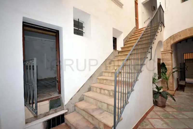 Located in the heart of Palma, Sant Jaume is one of the most elegant neighborhoods in the city. Its stylish residents frequent the wine bars — photo 3