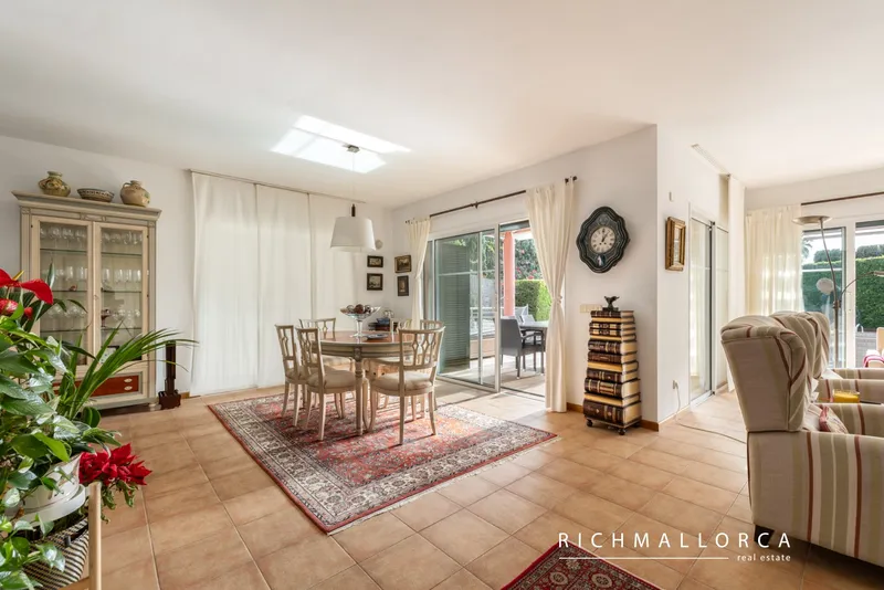 Bright family home with pool for sale in the prestigious pine area of Bonanova — photo 3