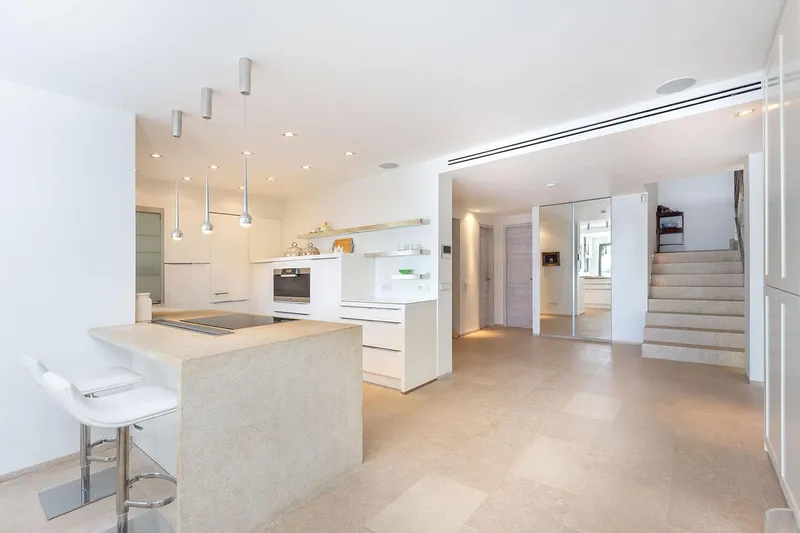 Luxury villa in an elevated hillside location with dream views — photo 11
