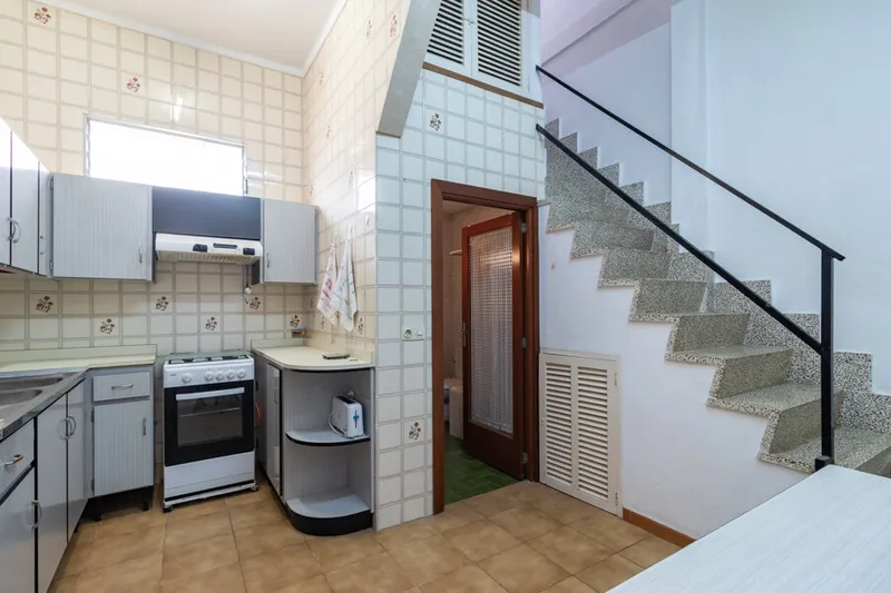 Traditional House with Rooftop Terrace offering lots of Possibilities in Prime Molinar Location — photo 7