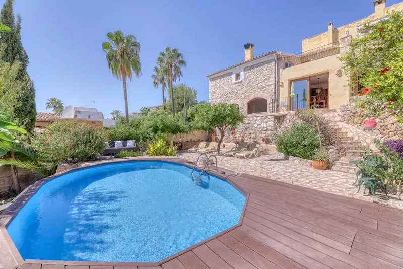Situada en el pintoresco pueblo de Calvià, esta singular vivienda de estilo rústico se encuentra a un breve paseo del centro del pueblo, don — photo 10